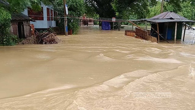 ভারি বৃষ্টির প্রভাবে চট্টগ্রাম অঞ্চলে স্বল্পমেয়াদি বন্যার আশঙ্কা, সতর্কবার্তা পানি উন্নয়ন বোর্ডের