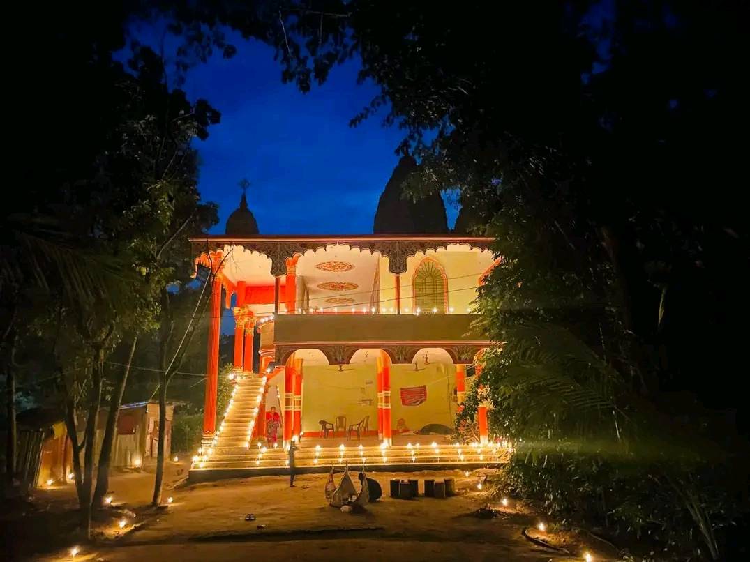 নবনির্মিত দৃষ্টিনন্দন শ্রী শ্রী লোকনাথ ব্রহ্মচারী সেবাশ্রম