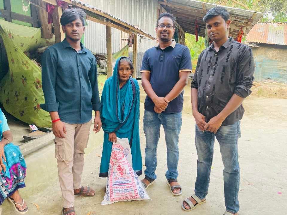 মির্জাগঞ্জে অসহায় হিন্দু পরিবারের পাশে সনাতনী স্বেচ্ছাসেবী ফাউন্ডেশন