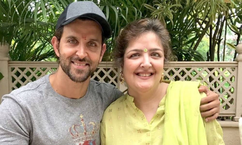 বোনের প্রাণ বাঁচাতে সারারাত মন্দিরে কাঁদলেন হৃতিক রোশন