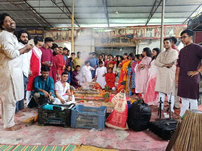 পরমেশ্বরের শ্রীচরণে শান্তি ও সমৃদ্ধির প্রার্থনা, ঢাকা সেন্ট্রাল ইউনিভার্সিটিতে যজ্ঞানুষ্ঠান